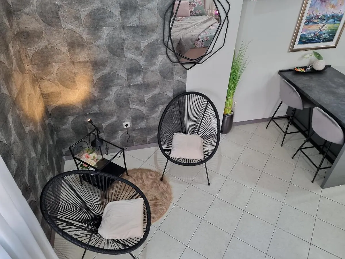 Onlystudio With Free Parking Zadar Apartamento
