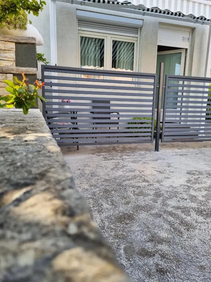Onlystudio With Free Parking Apartman