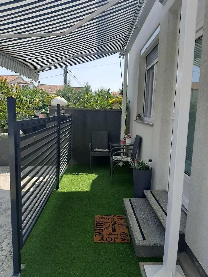 Onlystudio With Free Parking Zadar Apartamento